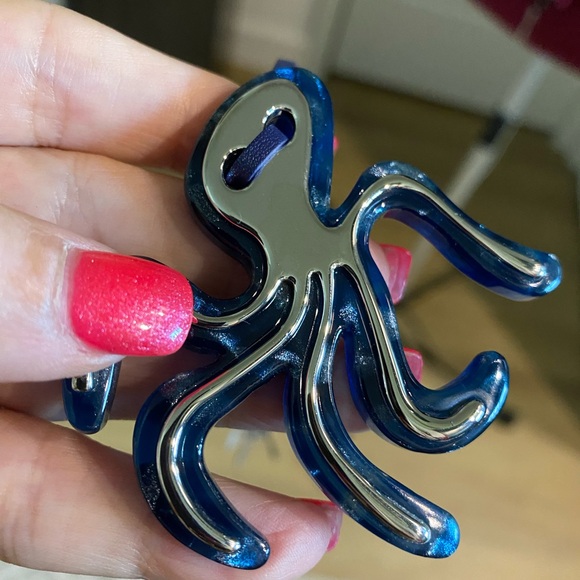 NWT RARE Fossil Octopus 16” Necklace Silver silver backing. Discontinued item!! - Picture 8 of 8